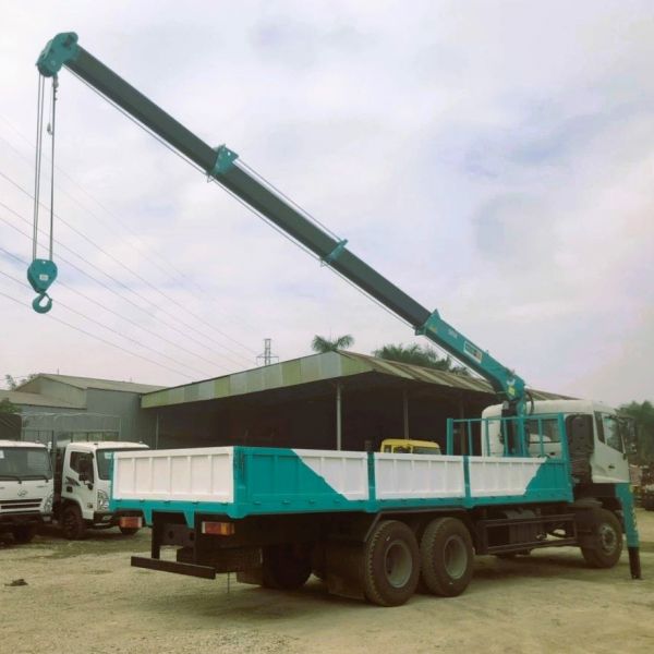 Cho thuê xe tải Dongfeng 4 chân 16 tấn gắn cần cẩu HKTC