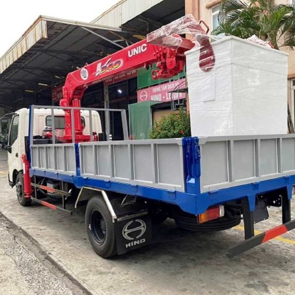 Cho thuê xe tải Hino 3 tấn gắn cần cẩu Unic có giỏ nâng người