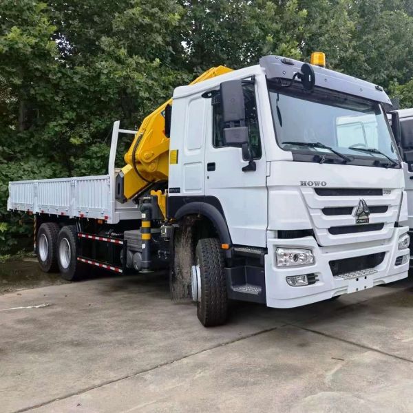 Cho thuê xe tải Howo 25 tấn gắn cần cẩu Knuckle Boom