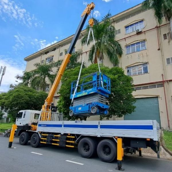 Cho thuê xe tải Hyundai 8 tấn gắn cần cẩu Soosan 10 tấn 5 khúc