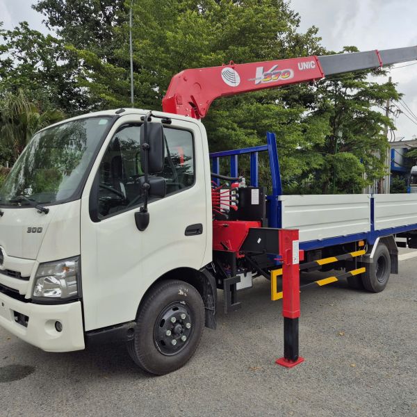 Cho thuê xe tải Veam 5 tấn gắn cần cẩu Unic 3 khúc